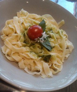 Pâtes fraîches au pesto